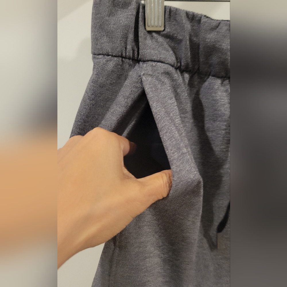 Lululemon Shorts Size 8 - Picture 4 of 8